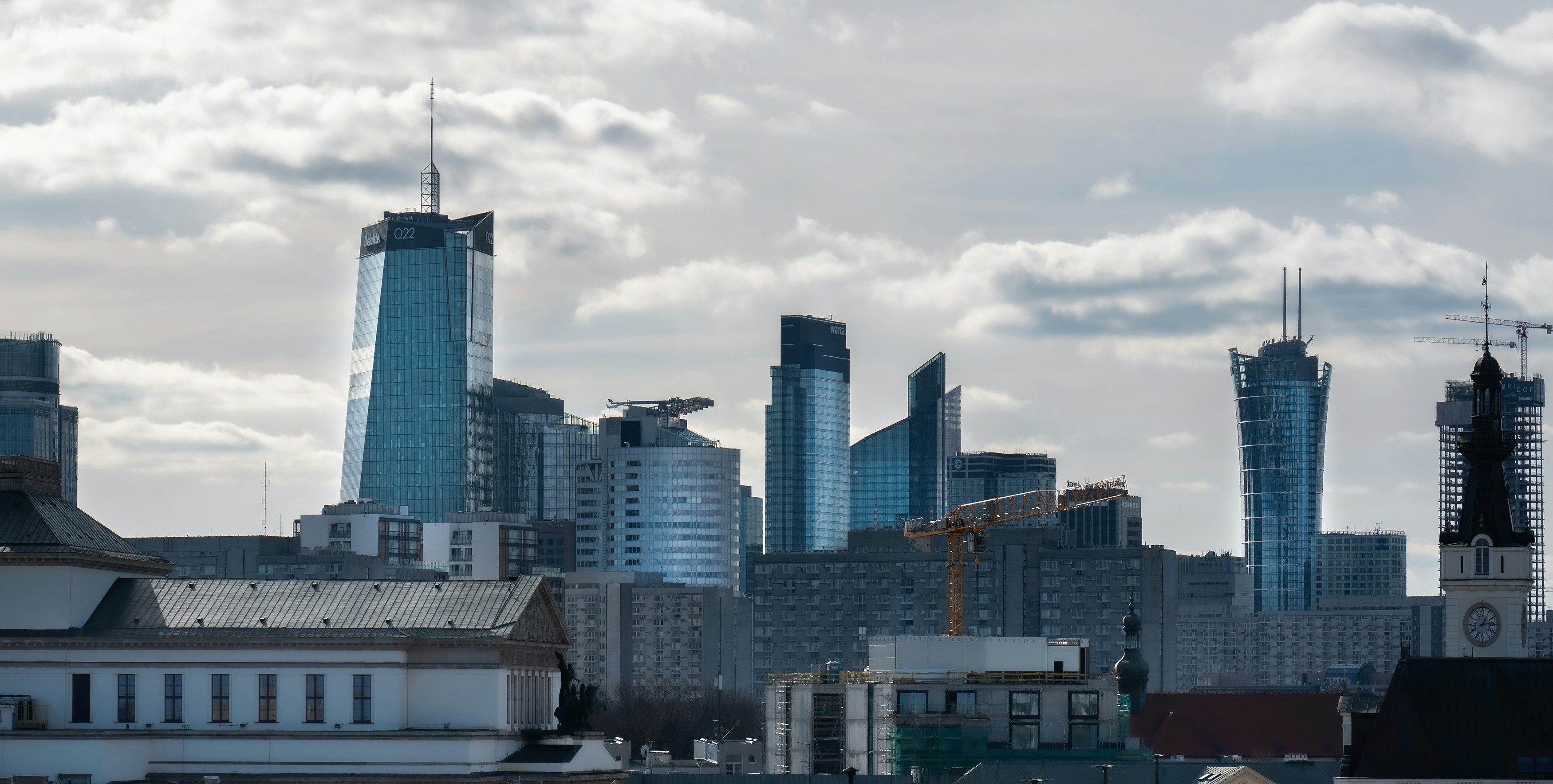 IPTV in Poland: Polish Channels, Football Demand, and Smart-TV Access